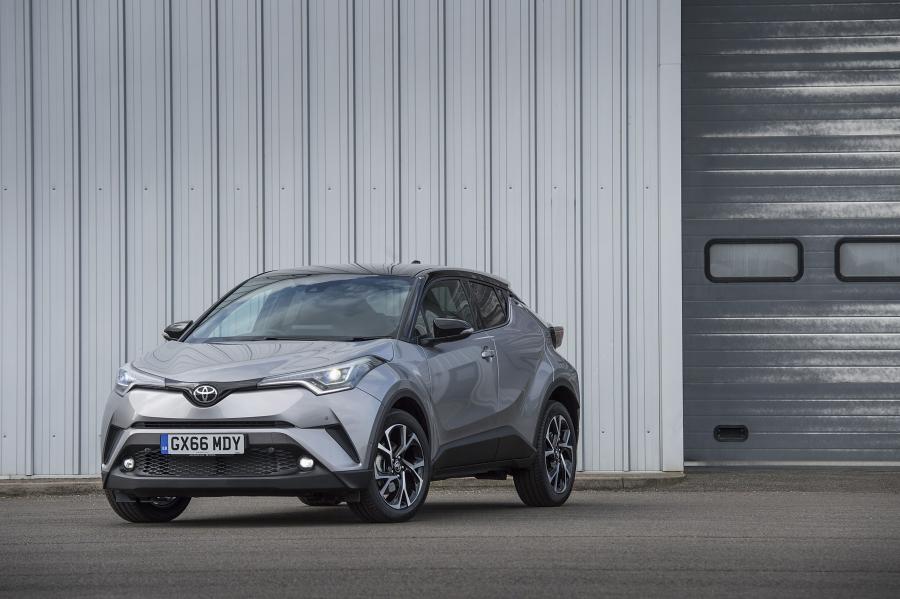  Toyota C-HR 2016 года  (UK) (фото 12 из 32)